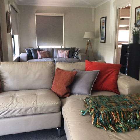 City townhouse walking distance to city House in Launceston