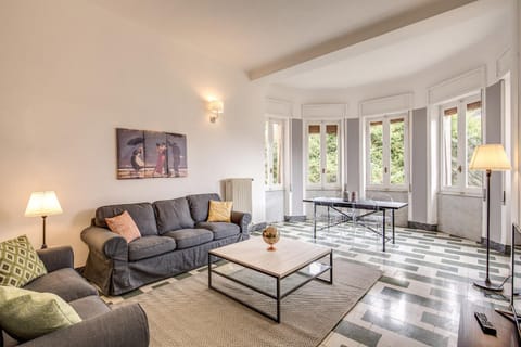 AwesHomeItaly - Bay Windows Apartment Apartment in La Spezia