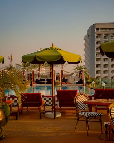 Pool view, Swimming pool, sunbed