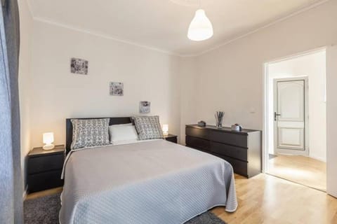 Property building, Bed, Photo of the whole room, Bedroom