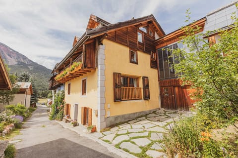 Maison Amalka Chalet in Briançon