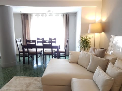 Living room, Photo of the whole room, Decorative detail, Dining area