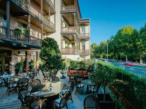 Patio, Restaurant/places to eat, Facade/entrance, Day, Neighbourhood, Garden, Street view