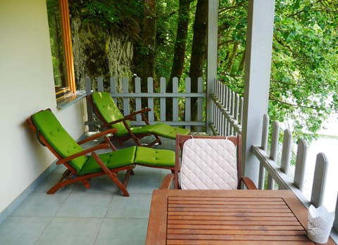 Communal lounge/ TV room, Fishing, Garden, Library, Table tennis, Bathroom, Balcony/Terrace, Balcony/Terrace, Lobby or reception, Lounge or bar, Seating area, Hiking, Cycling, Bedroom, Pets, Garden view, River view, Buffet breakfast, Dinner, Alcoholic drinks, Non alcoholic drinks, young children, older children, group of guests, Family