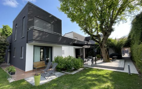 Property building, Day, Garden