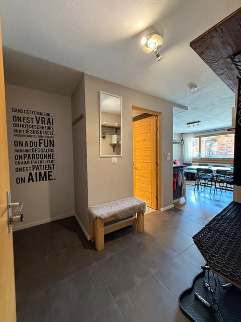 Property building, Facade/entrance, Kitchen or kitchenette, Living room, Photo of the whole room, Dining area