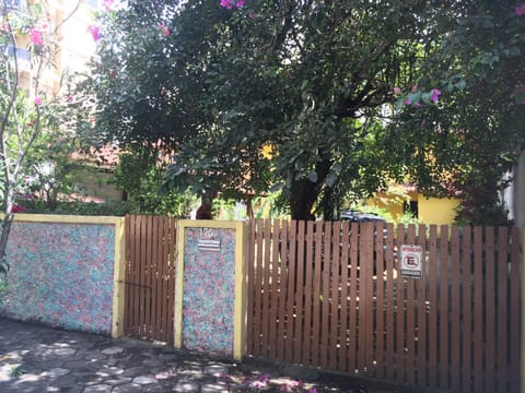 Off site, Day, Neighbourhood, Beach, Street view