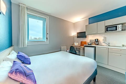 Kitchen or kitchenette, Photo of the whole room, Seating area, Bedroom