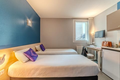 Kitchen or kitchenette, Photo of the whole room, Seating area, Bedroom