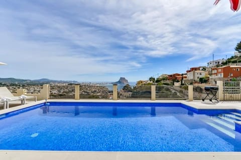 Swimming pool, sunbed