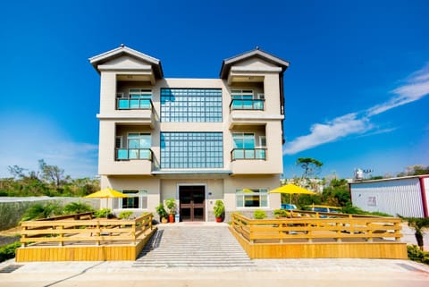 Off site, Neighbourhood