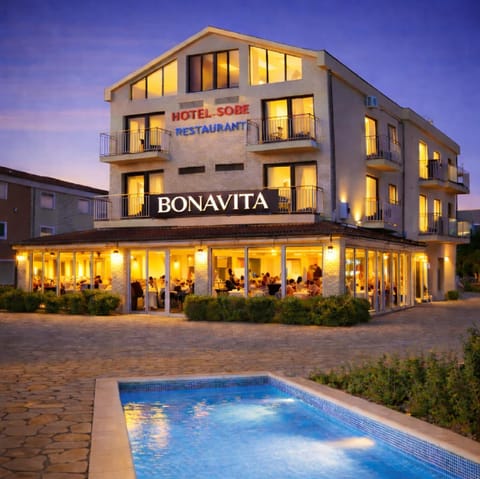 Property building, Restaurant/places to eat, Parking