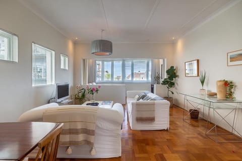 Bed, View (from property/room), Living room, Lounge or bar, Photo of the whole room, Seating area, Bedroom
