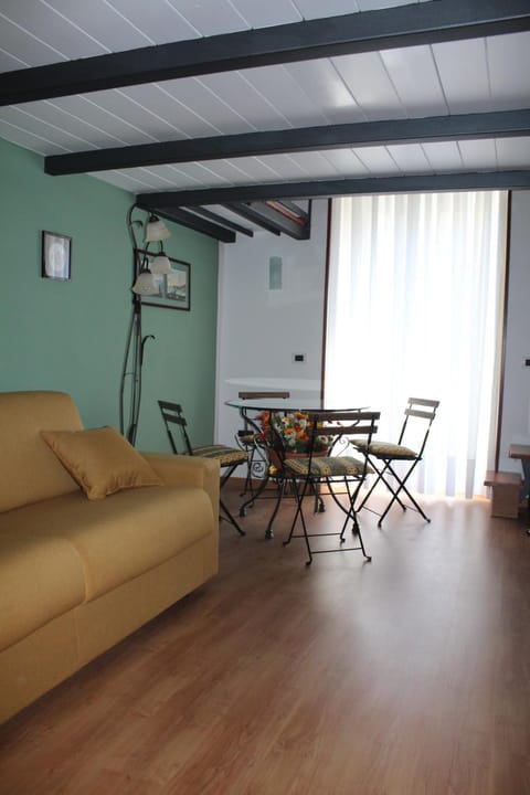 Living room, Photo of the whole room, Dining area