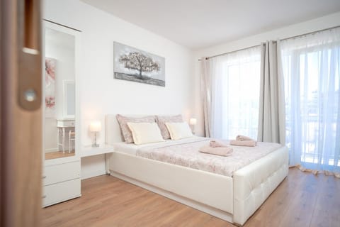 Bed, Photo of the whole room, Bedroom, towels, wardrobe