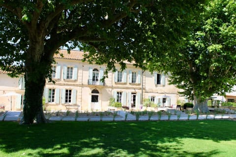 Mas de l'Hermitage House in Arles