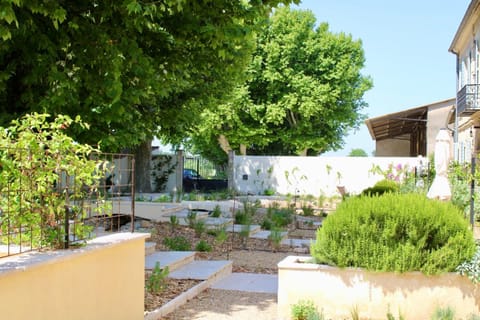 Mas de l'Hermitage House in Arles