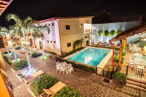 Property building, Restaurant/places to eat, Pool view, Swimming pool, Breakfast