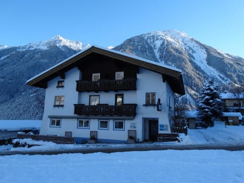 Property building, Facade/entrance, Winter