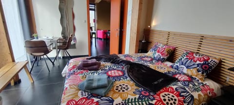 Bed, Photo of the whole room, Seating area, Bedroom