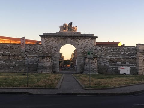 Nearby landmark, Neighbourhood