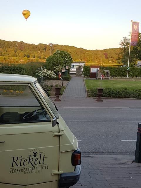 Natural landscape, Balcony/Terrace, Mountain view, Parking