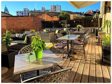 Patio, Balcony/Terrace, Living room, Banquet/Function facilities, Seating area