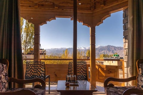 Balcony/Terrace, Mountain view