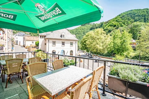 Restaurant/places to eat, Balcony/Terrace, City view