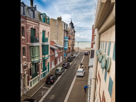 Sea view, Street view