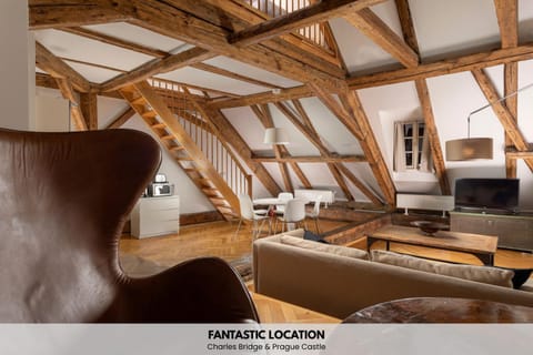 Communal lounge/ TV room, TV and multimedia, Coffee/tea facilities, Living room, Photo of the whole room, Seating area, Dining area, Evening entertainment