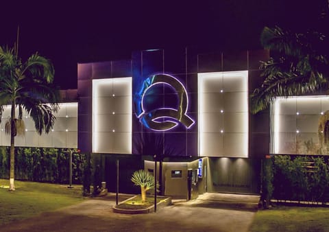 Property building, Facade/entrance, Garden