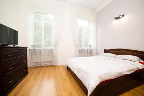 Photo of the whole room, bunk bed