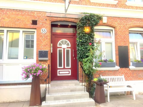 Property building, Facade/entrance