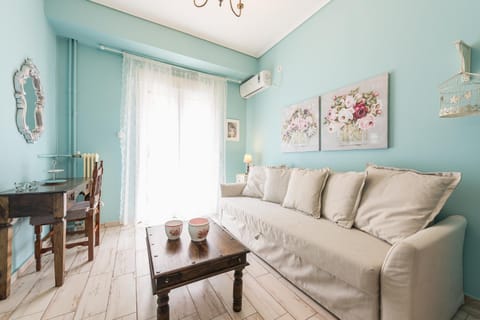 Bed, Seating area