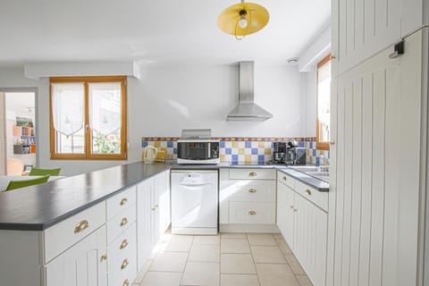 Kitchen or kitchenette, dishwasher, oven, stove