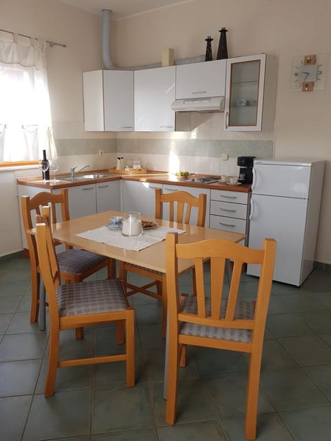 Apartment Boba Apartment in Murter