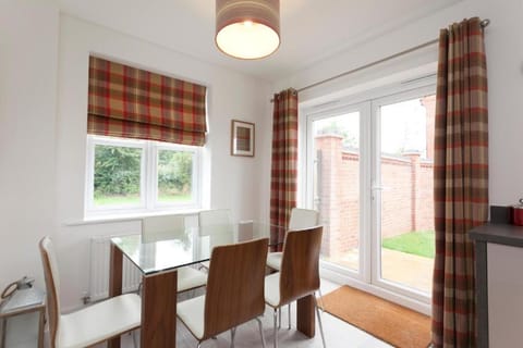 DBS Serviced Apartments - The Mews Apartment in South Derbyshire District