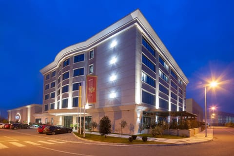 Property building, Nearby landmark, Facade/entrance, Sunrise, Sunset
