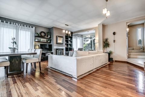 Library, Living room, Seating area