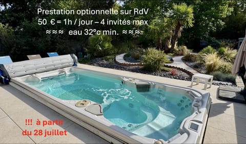 Natural landscape, Hot Tub, Spa and wellness centre/facilities, Pool view, Swimming pool, sunbed