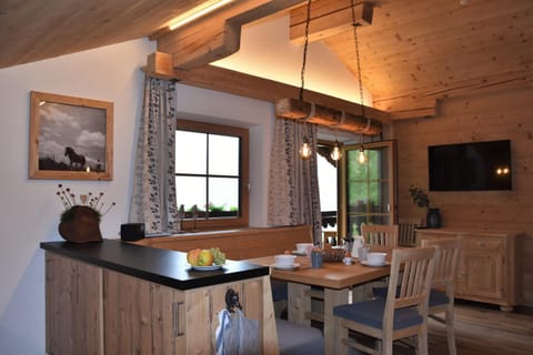 TV and multimedia, Balcony/Terrace, Kitchen or kitchenette, Living room, Seating area