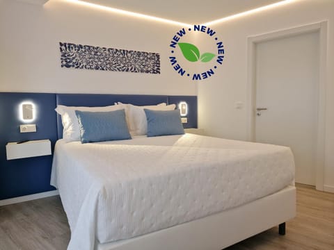 Bed, Coffee/tea facilities, Photo of the whole room, Bedroom, Breakfast, heating, wardrobe, air conditioner
