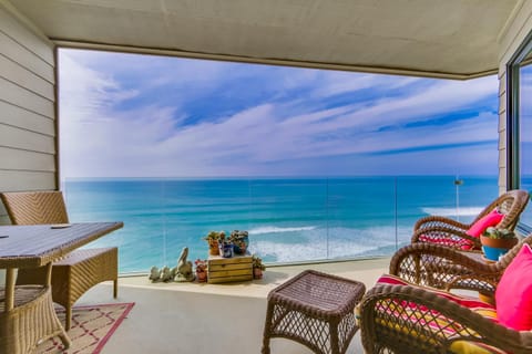Work Friendly Oceanfront SURF25 Condo Apartment in Solana Beach