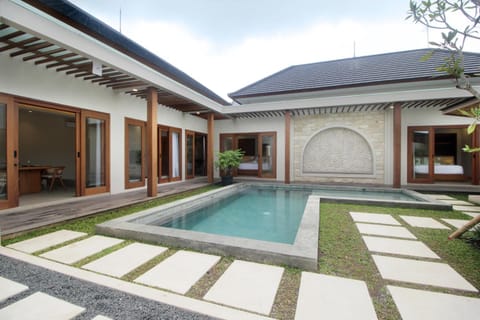 Property building, Garden, Pool view, Swimming pool