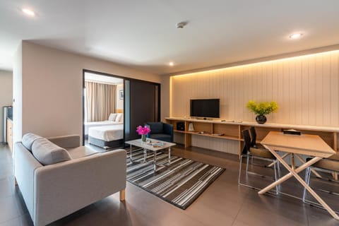 Day, Night, TV and multimedia, Balcony/Terrace, Living room, Other, Other, Seating area, Dining area, Evening entertainment, River view, Family, Family