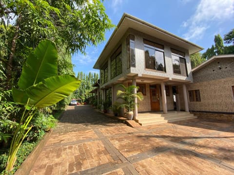 Property building, Facade/entrance, Parking
