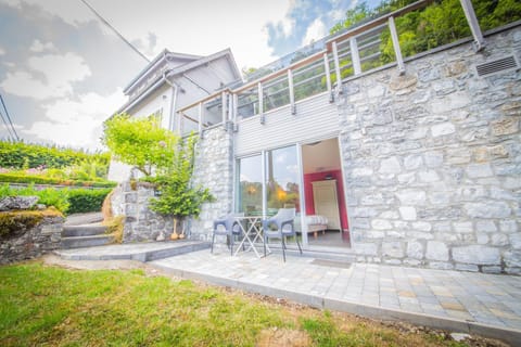 Property building, Patio, Facade/entrance