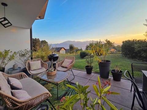 Patio, BBQ facilities, Garden, Garden view, Lake view, Pool view