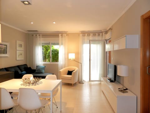 TV and multimedia, Living room, Dining area